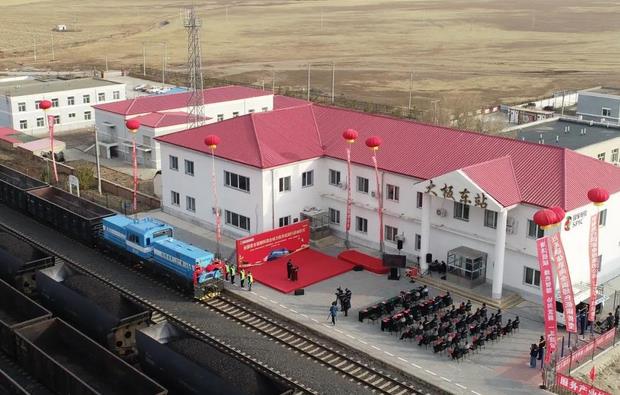 國家電投首臺氫燃料電池混合動力機車上線.jpg 國家電投首臺氫燃料電池混合動力機車上線.jpg