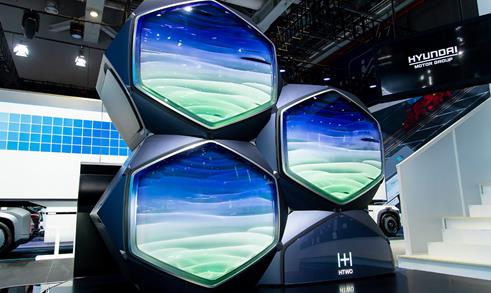 現(xiàn)代汽車“氫+電”前瞻技術(shù)及產(chǎn)品亮相進(jìn)博會(huì).jpg