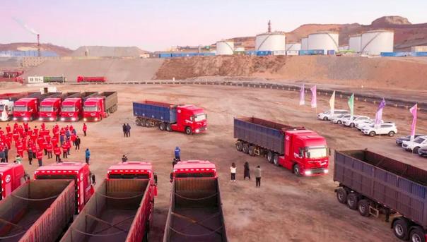 重新出發(fā)、氫程啟航,伊金霍洛旗舉行氫能重卡運(yùn)營(yíng)啟動(dòng)儀式.jpg 重新出發(fā)、氫程啟航,伊金霍洛旗舉行氫能重卡運(yùn)營(yíng)啟動(dòng)儀式.jpg