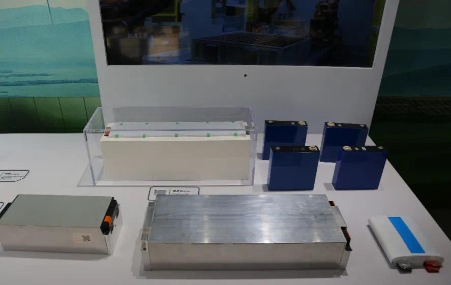 鄂爾多斯:傳統(tǒng)產(chǎn)業(yè)智慧升級(jí),全力打造“風(fēng)光氫儲(chǔ)車”產(chǎn)業(yè)集群.jpg 鄂爾多斯:傳統(tǒng)產(chǎn)業(yè)智慧升級(jí),全力打造“風(fēng)光氫儲(chǔ)車”產(chǎn)業(yè)集群.jpg