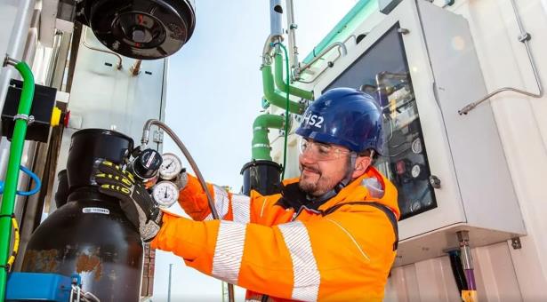 氫氣成功為英國(guó)高鐵2號(hào)施工現(xiàn)場(chǎng)供電