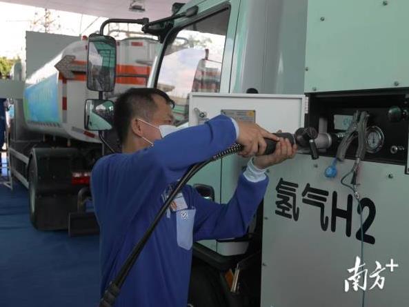 24臺氫能環衛車“上崗” 24臺氫能環衛車“上崗”