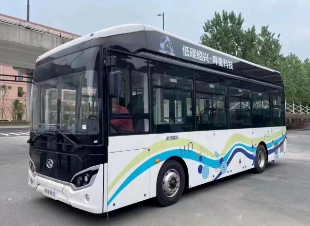紹興首輛自主研發(fā)的氫能大巴榮獲市場(chǎng)準(zhǔn)入.jpg