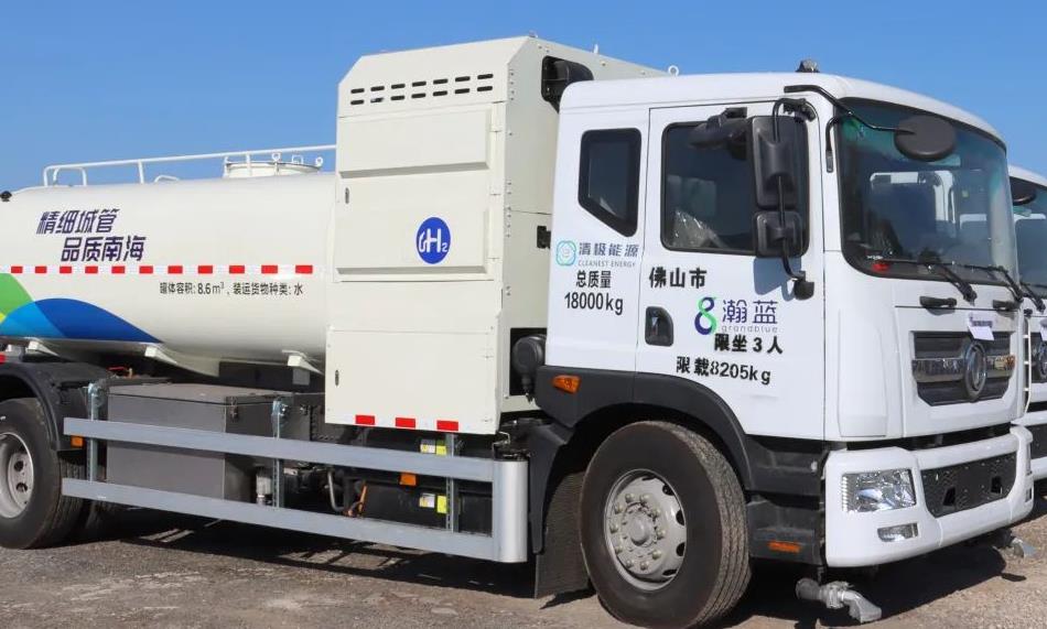 8臺(tái)搭載清極能源燃料電池系統(tǒng)氫能環(huán)衛(wèi)車“上崗”.jpg