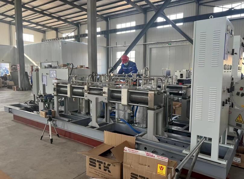 打破技術(shù)壟斷!康普銳斯這臺(tái)氫氣壓縮機(jī)大幅降低加氫站建設(shè)成本.jpg 打破技術(shù)壟斷!康普銳斯這臺(tái)氫氣壓縮機(jī)大幅降低加氫站建設(shè)成本.jpg