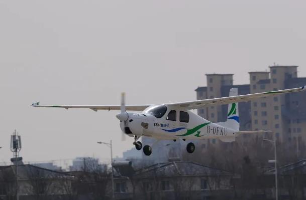 自主研發(fā)!中國第一架四座氫內燃機飛機成功首飛!.jpg 自主研發(fā)!中國第一架四座氫內燃機飛機成功首飛!.jpg