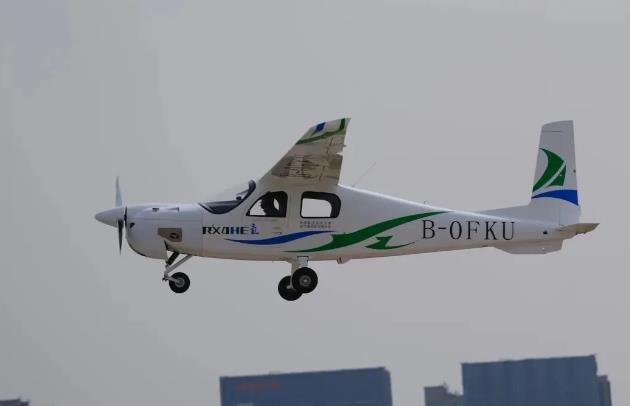 自主研發(fā)!中國第一架四座氫內燃機飛機成功首飛!.jpg 自主研發(fā)!中國第一架四座氫內燃機飛機成功首飛!.jpg