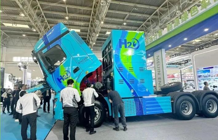 美錦氫燃料電池自動(dòng)駕駛重卡閃耀全場(chǎng).jpg