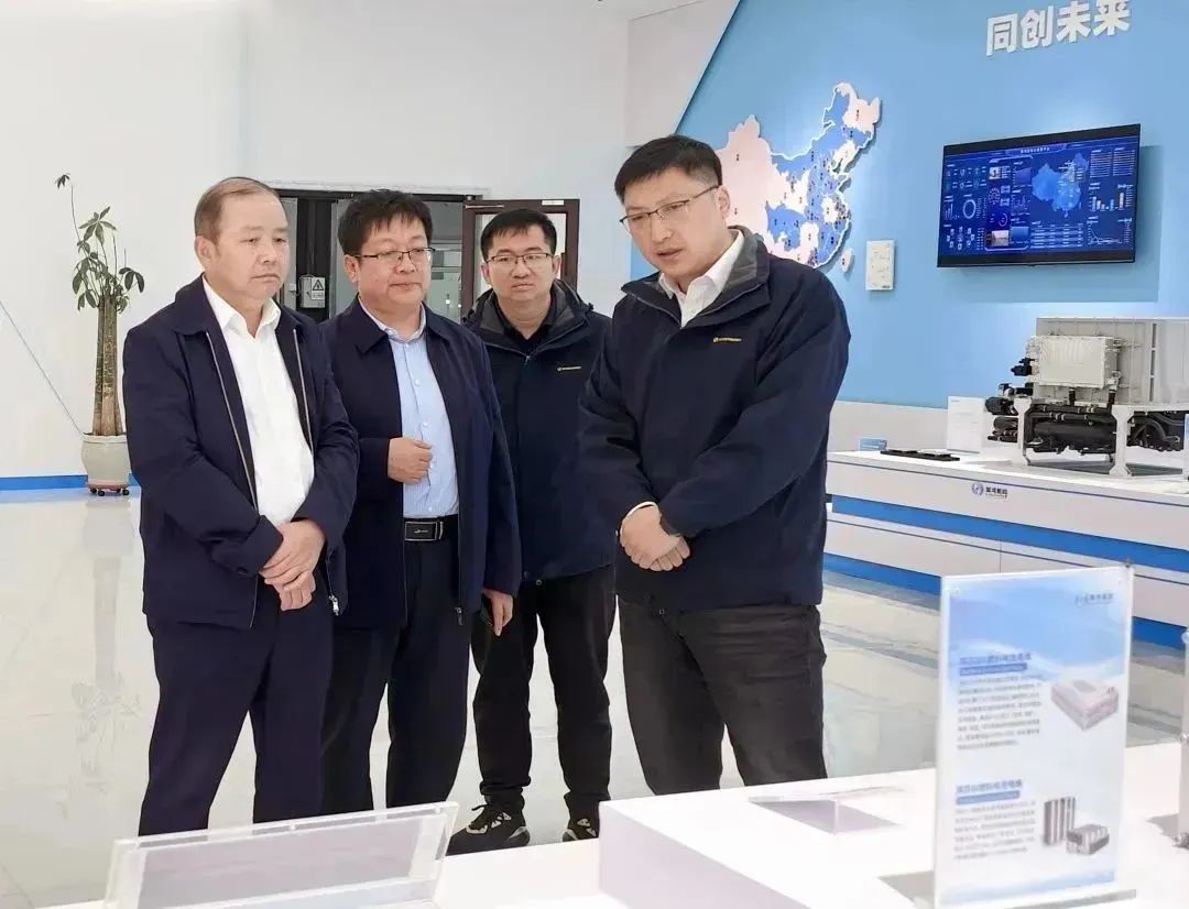 國家能源局總工程師向海平一行蒞臨國鴻氫能鄂爾多斯基地調研.jpg 國家能源局總工程師向海平一行蒞臨國鴻氫能鄂爾多斯基地調研.jpg