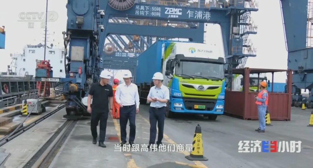 央視財經(jīng)頻道《經(jīng)濟半小時》關(guān)注羚牛氫能嘉興港區(qū)重卡應(yīng)用場景-3.jpg