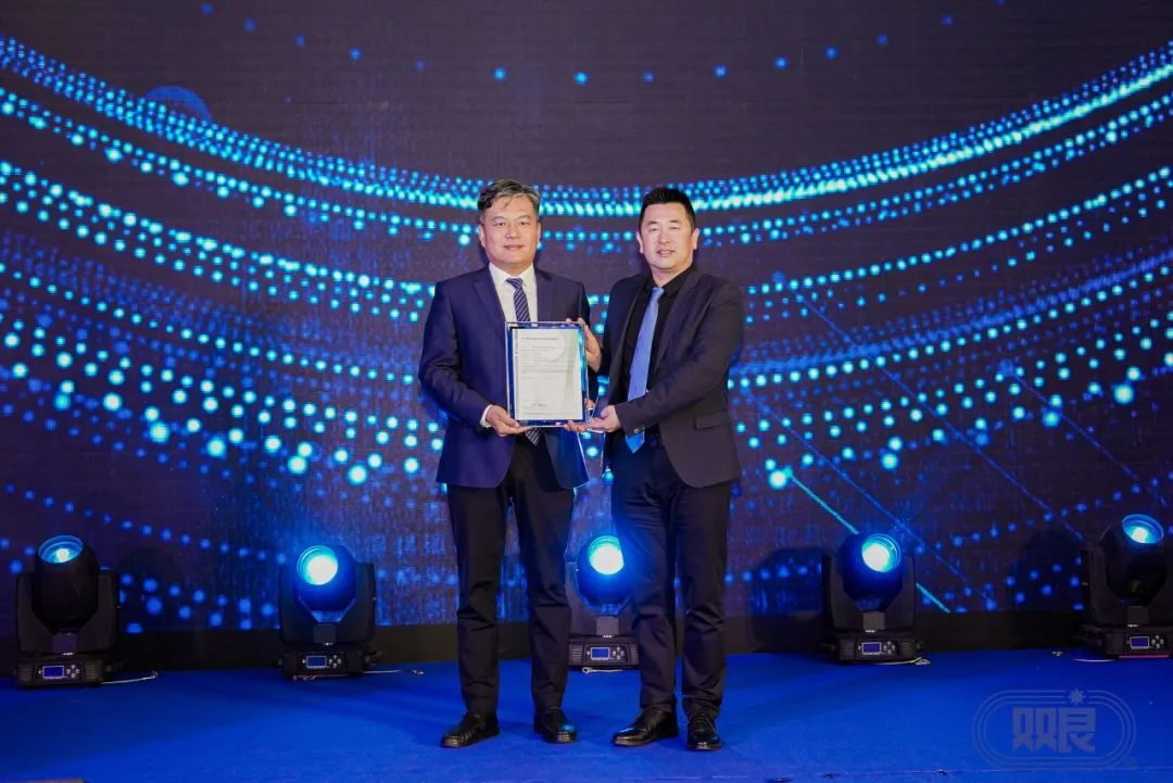 DEKRA德凱受邀出席雙良新品發布會,為JSDJ S1系列堿性水電解槽頒發AOC證書.jpg